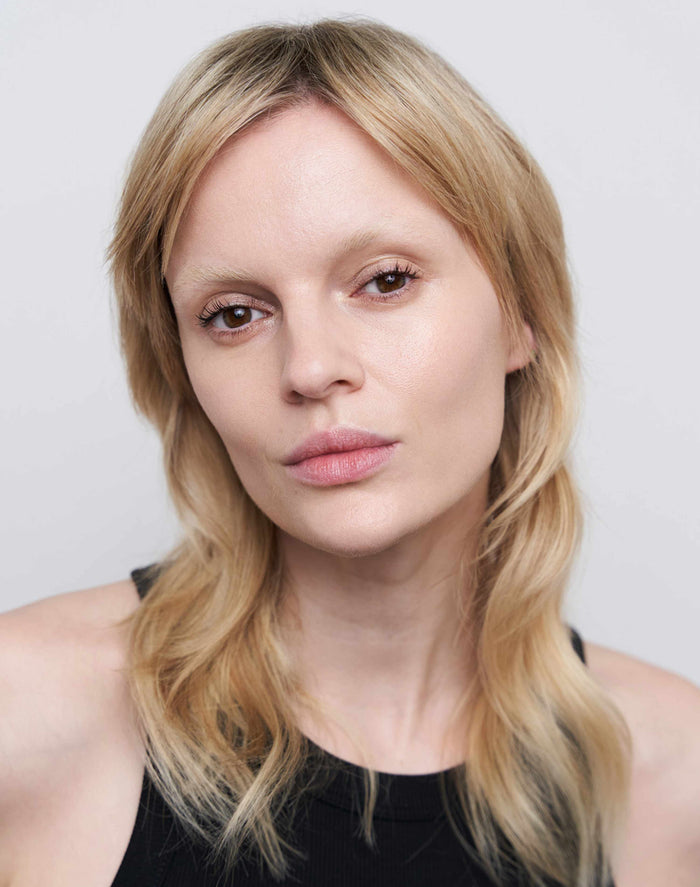 cc-cream-spf-30; fair: Ann trägt die CC Cream in Fair