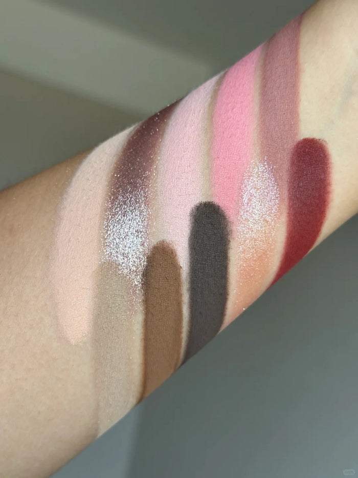 ROINGNEAO True Colors Opening Smoky Eyeshadow Palette T5137