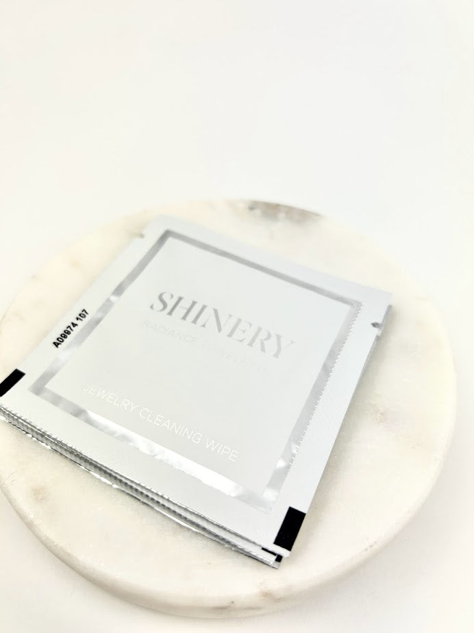 Shinery Radiance Towelettes Bath & Body in at Wrapsody