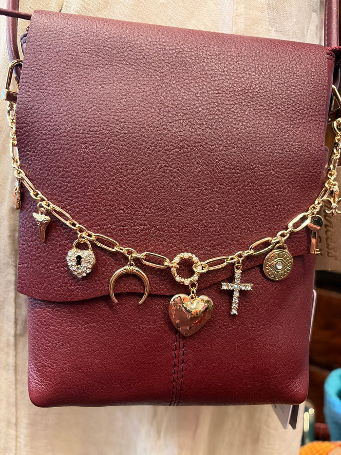 Joia bag charm chain with stylish design, featuring metal links perfect for accessorizing handbags.
