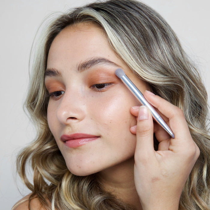 Ere Perez-Cacao Bronzing Pot-Makeup-ere-perez-Mariana-look2-02-The Detox Market | Sol – Golden shade