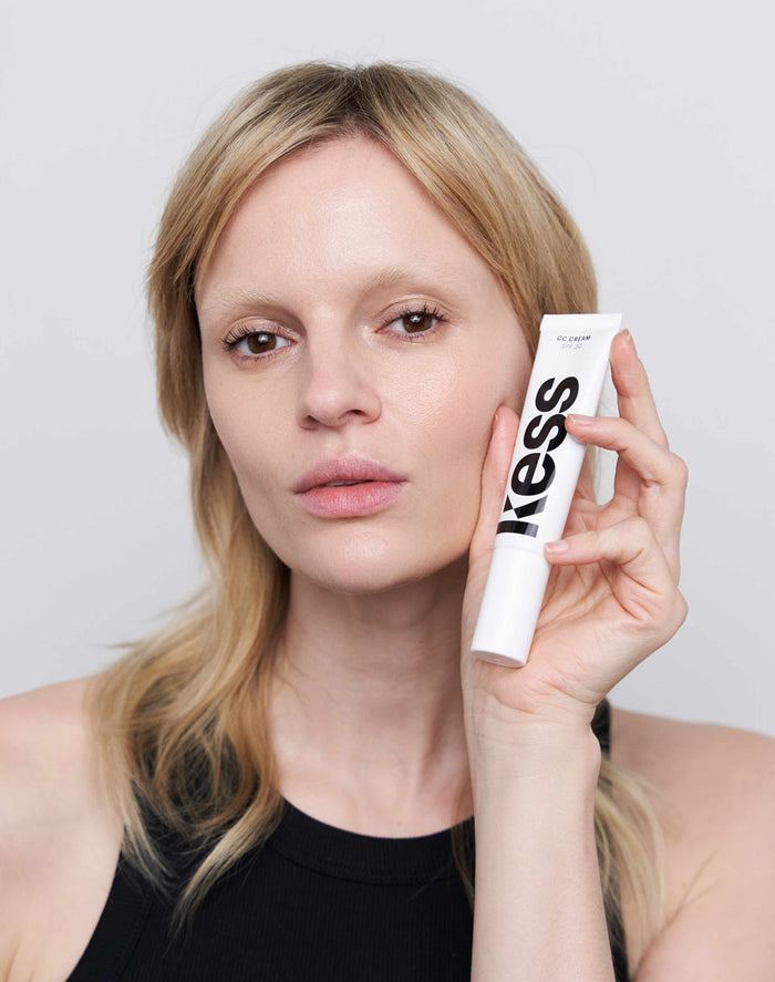 cc-cream-spf-30; fair: Ann trägt die CC Cream in Fair