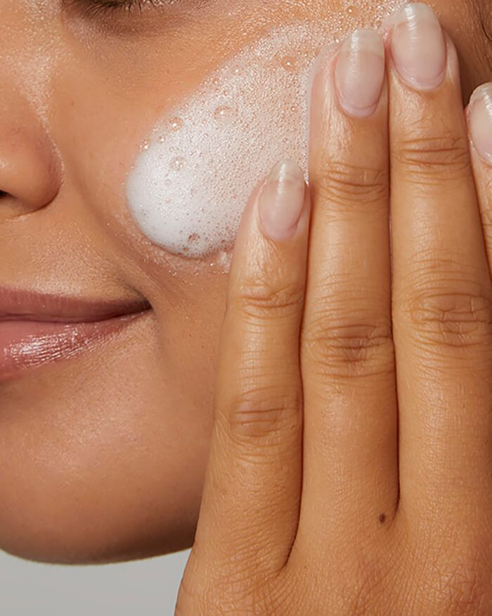 CERAVE Hydrating Cream-To-Foam Cleanser For Normal To Dry Skin Removes Makeup غسول البشرة الكريمي الفوم من سيرافي