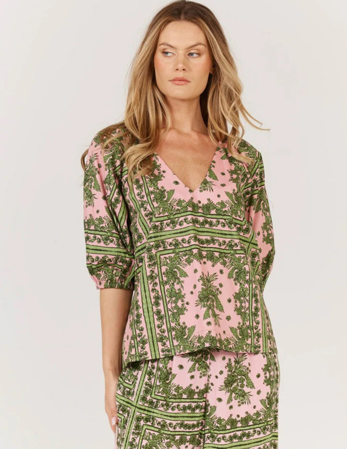 Dominica Top