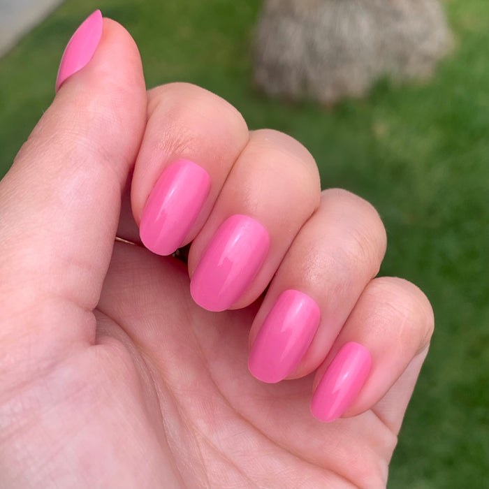 Hand with Grateful & Kind | Round | Short pure pink press on nails in short round shape for easy at home manicure