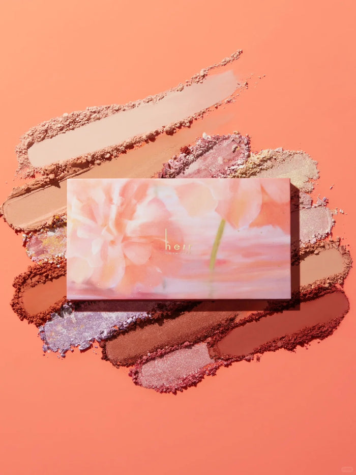 Heir Bloom In Dawn 18 Colors Eyeshadow Palette T4008
