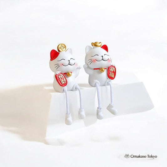 Maneki Neko Figurine – Waving Lucky Cat
