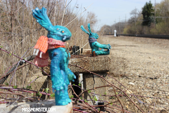 MONSTER COMPANION POSEABLE FIGURE- BLUE
