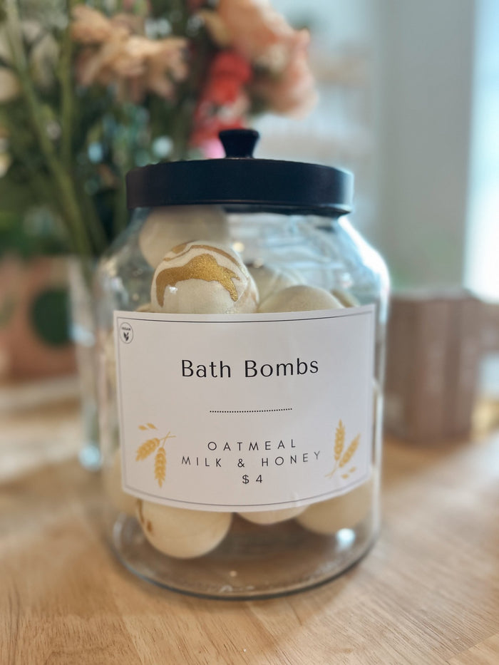 Oatmeal Milk & Honey Bath Bomb - Aesthetics By Kell