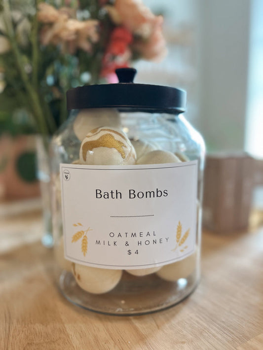 Oatmeal Milk & Honey Bath Bomb - Aesthetics By Kell