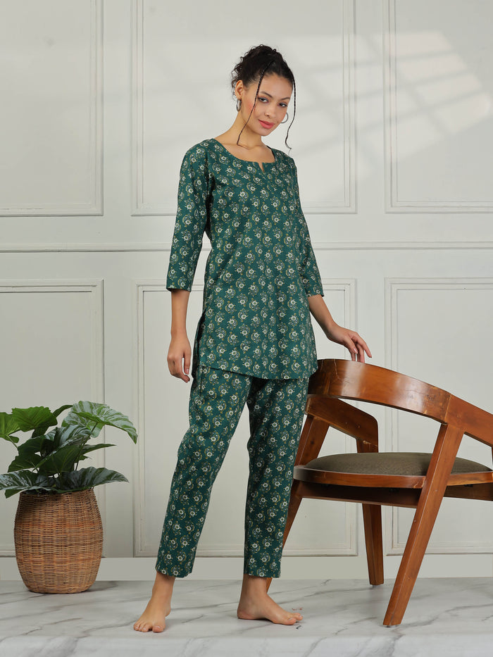 Cozy Lightweight Pine Green Cotton Pajama Set for Women