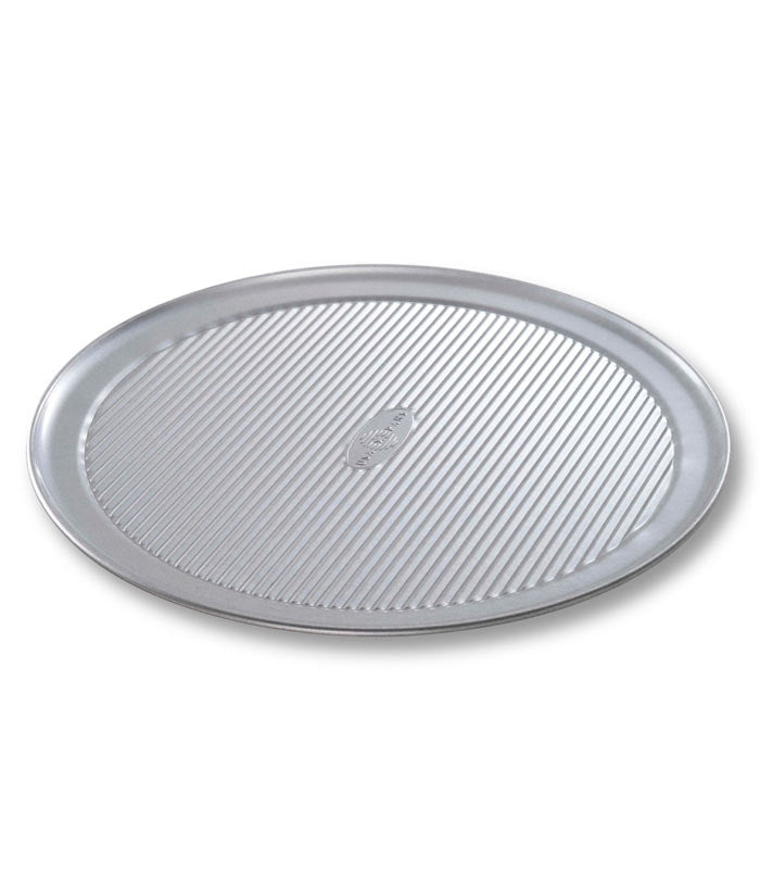 Bake Crispy Crust Pizza with 14" Pizza Pan