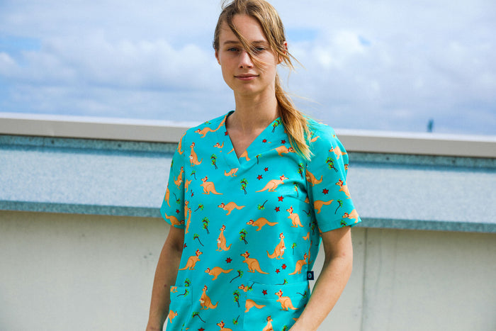 Xmas Kangaroo Paws  - Women's Printed Scrub Top